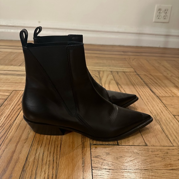 Burberry Women’s Black Boot - Picture 2 of 7